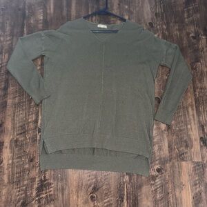 Tea n Rose Khaki V-Neck Top